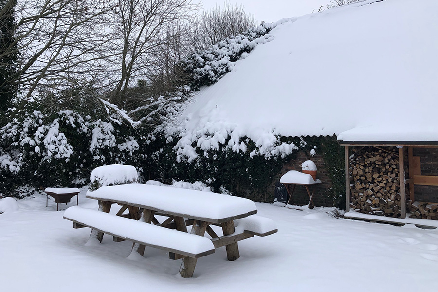 B&B Puur Geluk Wehl | picknicktafel in de winter B&B Puur Geluk Wehl | picknicktafel in de winter